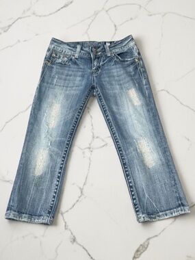 Miss Me Light Washed Distressed Signature Capri Jeans